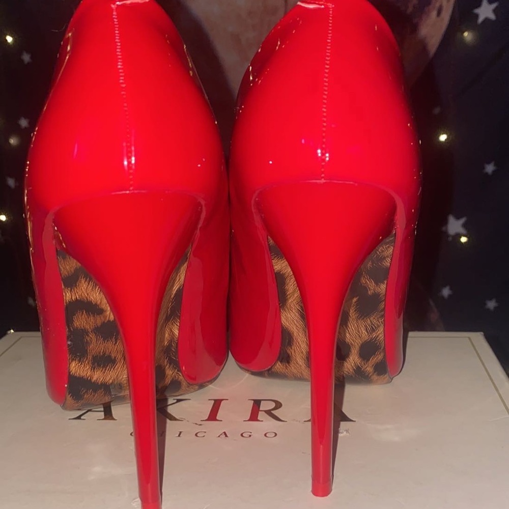 Akira Chicago red heels